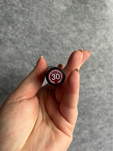 Beden Rimmel london ruj