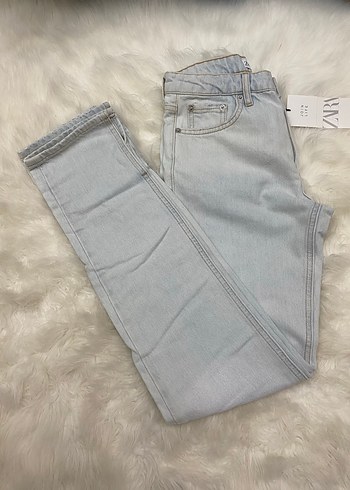 34 Beden mavi Renk Zara Yırtmaç detaylı Jean Pantolon