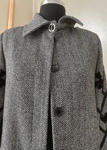 Düğmeli Nakışlı Gri Uzun Kadın Kaban - Görsel 3