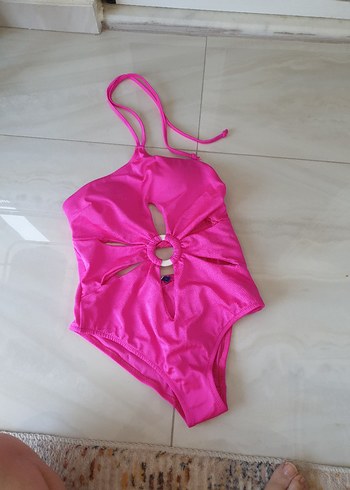 Pembe Tokalı İnce Askılı Kadın Mayo