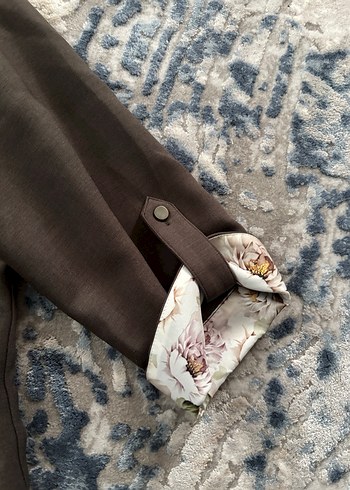 Düğmeli Kahverengi Keten Midi Ceket - Görsel 3