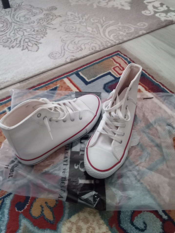 Beyaz Bağcıklı Kadın Converse Spor Ayakkabı - Görsel 3