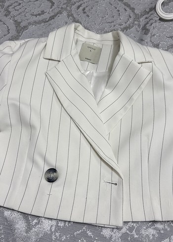 Düğmeli Kısa Kollu Beyaz Çizgili Blazer