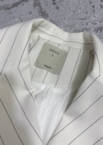 l Beden Düğmeli Kısa Kollu Beyaz Çizgili Blazer