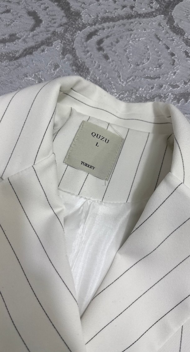 Düğmeli Kısa Kollu Beyaz Çizgili Blazer - Görsel 3