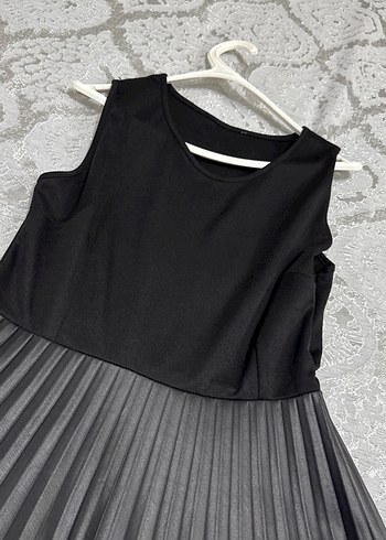 Siyah Pileli Uzun Kadın Elbise - Görsel 3