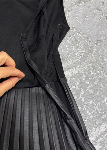 Siyah Pileli Uzun Kadın Elbise - Görsel 4