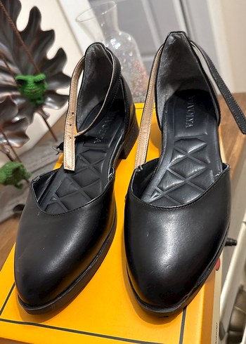 Klasik Siyah Tokalı Kadın Ayakkabı - Görsel 5