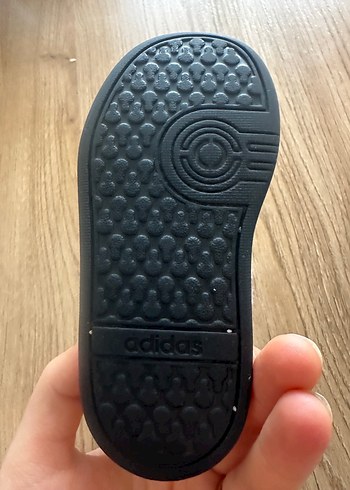 23 Beden Adidas Erkek Çocuk Korsan Desenli Cırt Cırtlı Spor Ayakkabı