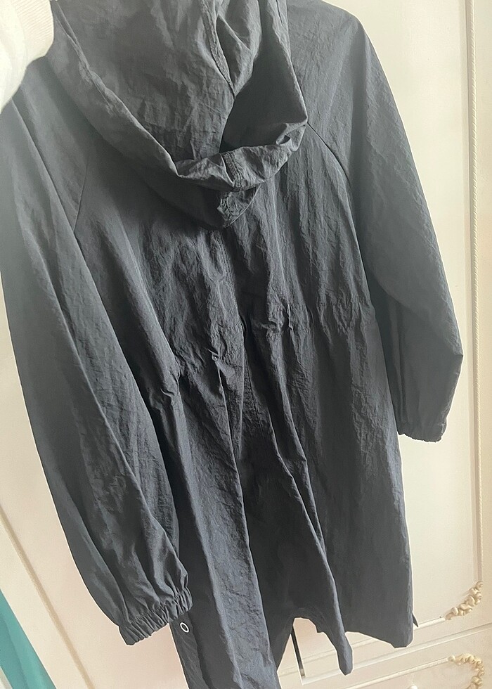 Siyah Yağmurluk - Görsel 3