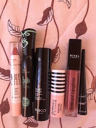 Kikonun ünlü allığı, essence mascara, wet&wild eyeliner, lipglos