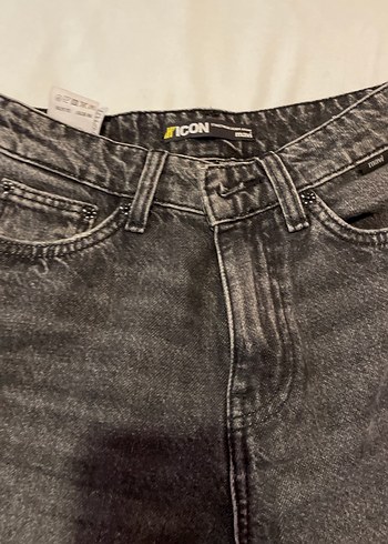 Gri Yırtık Detaylı Salaş Kadın Jean - Görsel 2