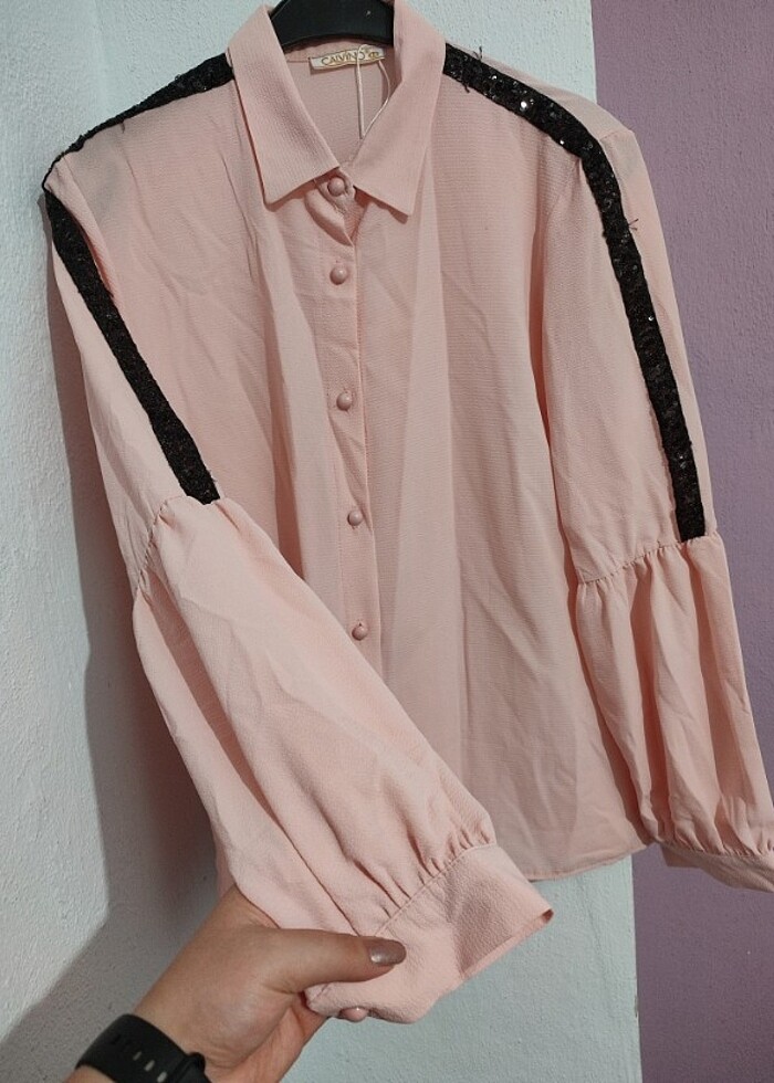 Toz pembe renk kol detaylı bluz  - Görsel 3