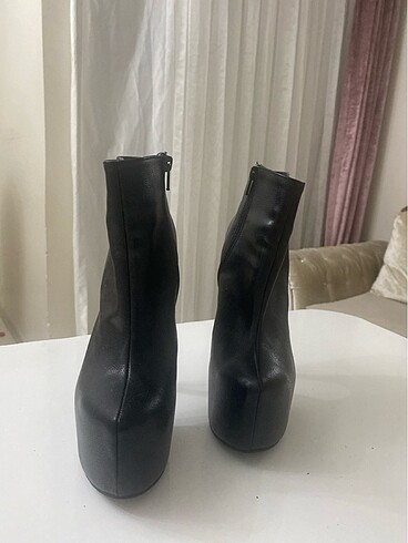 Diğer 37 numara yeni gibi siyah bot