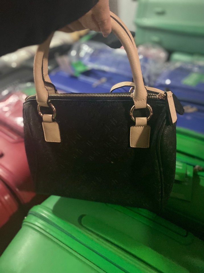 Kilitli Siyah Deri Kadın Çanta yazısı düşmüştür Oyuzden uyguna k - Görsel 2