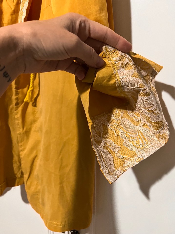 Sarı Uzun Dökümlü Yağmurluk - Görsel 2