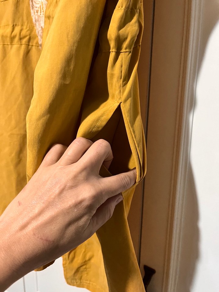 Sarı Uzun Dökümlü Yağmurluk - Görsel 3