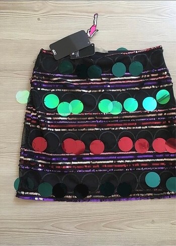 Boncuklu Nakışlı Mini Etek
