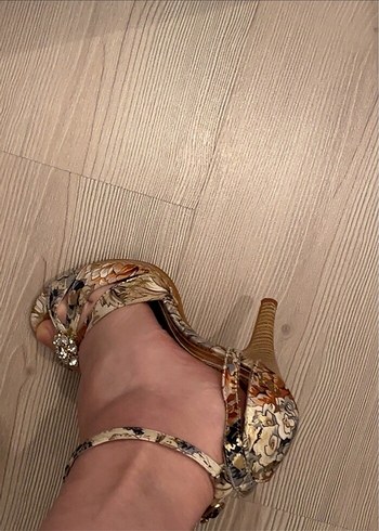 Altın Renkli Yılan Derisi Desenli Platform Topuklu Ayakkabı - Görsel 5