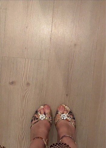 Altın Renkli Yılan Derisi Desenli Platform Topuklu Ayakkabı - Görsel 6