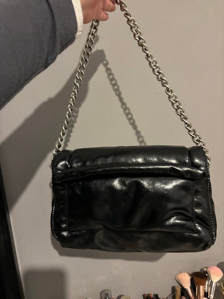 MANGO Zincir Detaylı Siyah Deri Kadın Çanta - Görsel 3