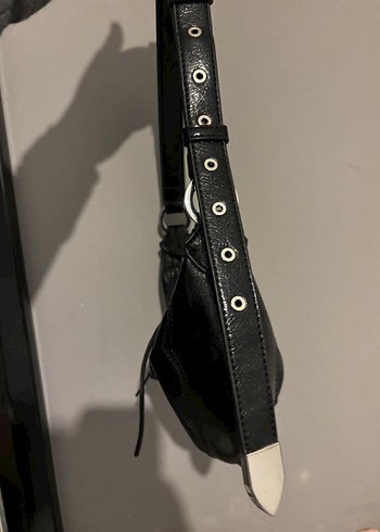 Siyah Parlak Deri Kemerli Kadın Çanta - Görsel 5