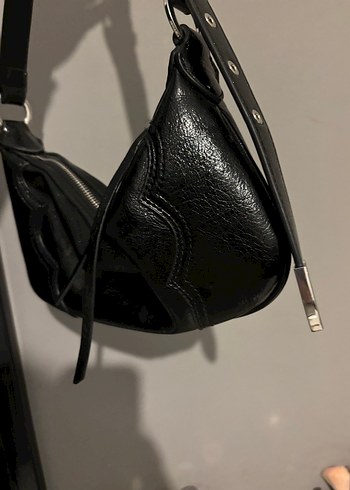 Siyah Parlak Deri Kemerli Kadın Çanta - Görsel 6