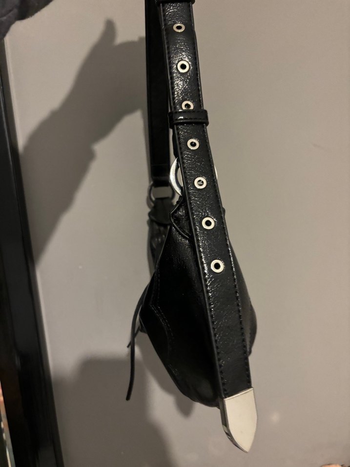 Siyah Parlak Deri Kemerli Kadın Çanta - Görsel 5