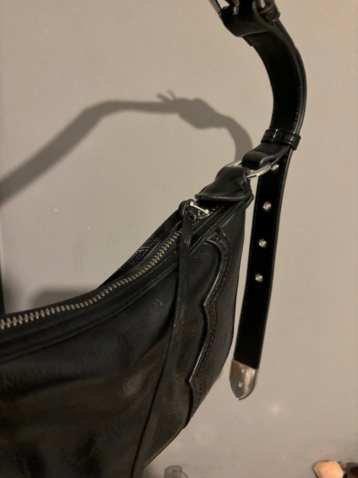 Siyah Parlak Deri Kemerli Kadın Çanta - Görsel 4