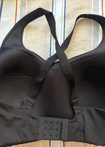 Oysho Siyah Spor Sütyeni, Çapraz Askılı - Görsel 3