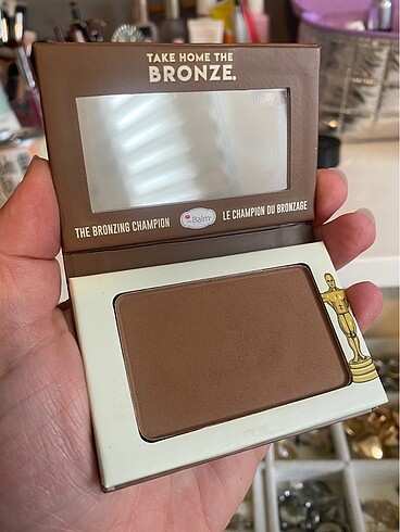  Beden Viral bronzer the balm
