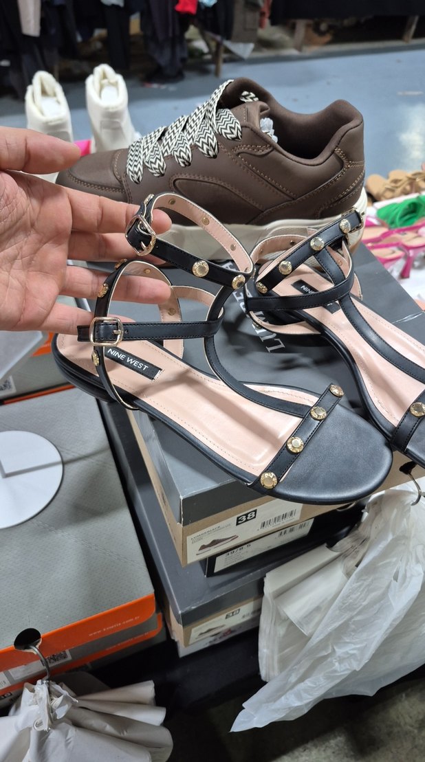 Tokalı Siyah Kadın Blok Topuklu Sandalet - Görsel 2