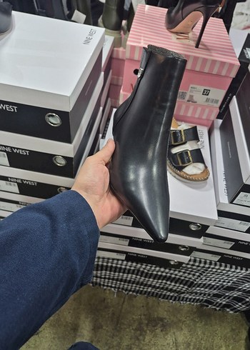 NİNE WEST KADIN BOT - Görsel 2