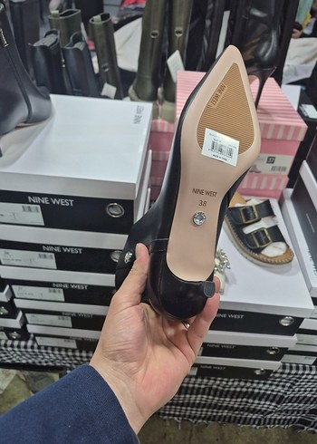 NİNE WEST KADIN BOT - Görsel 4