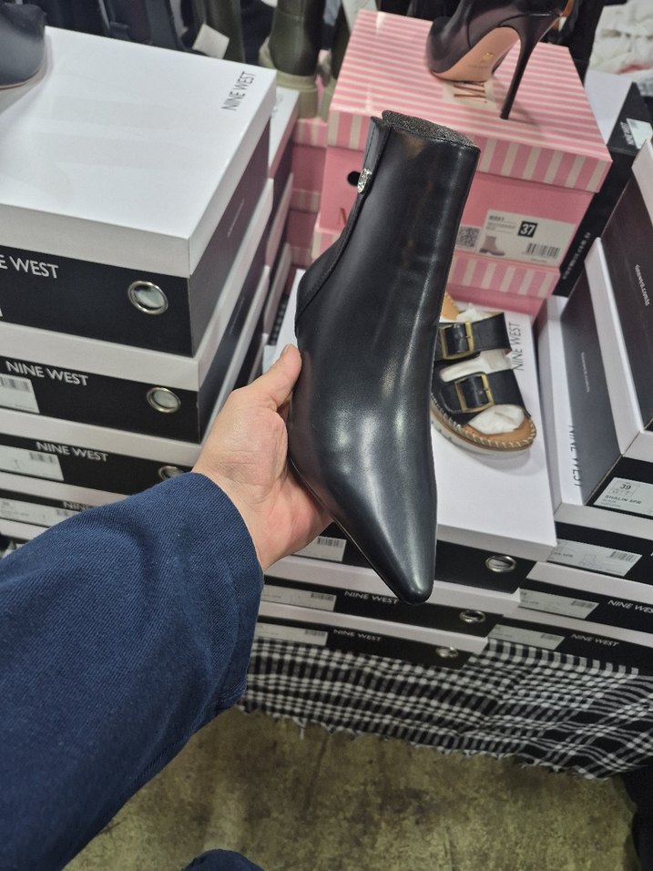 NİNE WEST KADIN BOT - Görsel 2