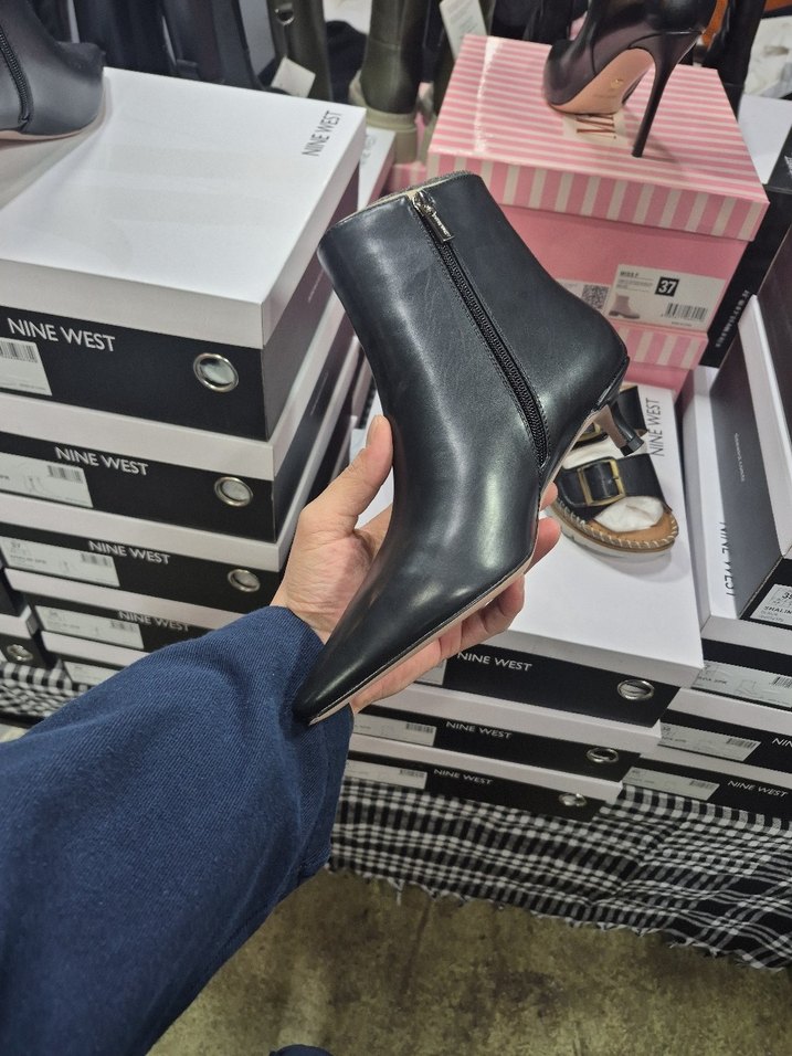 NİNE WEST KADIN BOT - Görsel 3