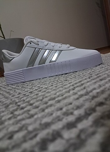 ADIDAS COURT BOLD
