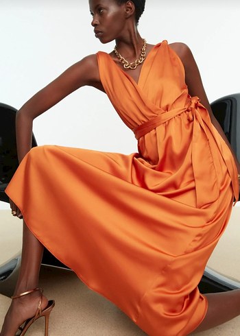 Turuncu Saten Uzun Askılı Elbise - Görsel 5