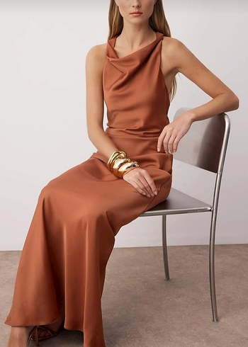 Sade Drapeli Bej Uzun Elbise - Görsel 7