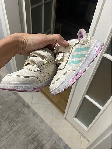 27 Beden Adidas çocuk spor ayakkabı