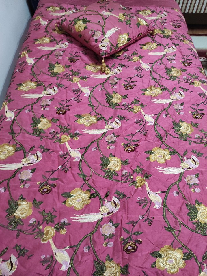 Nakışlı Pembe Yatak Örtüsü - Görsel 2