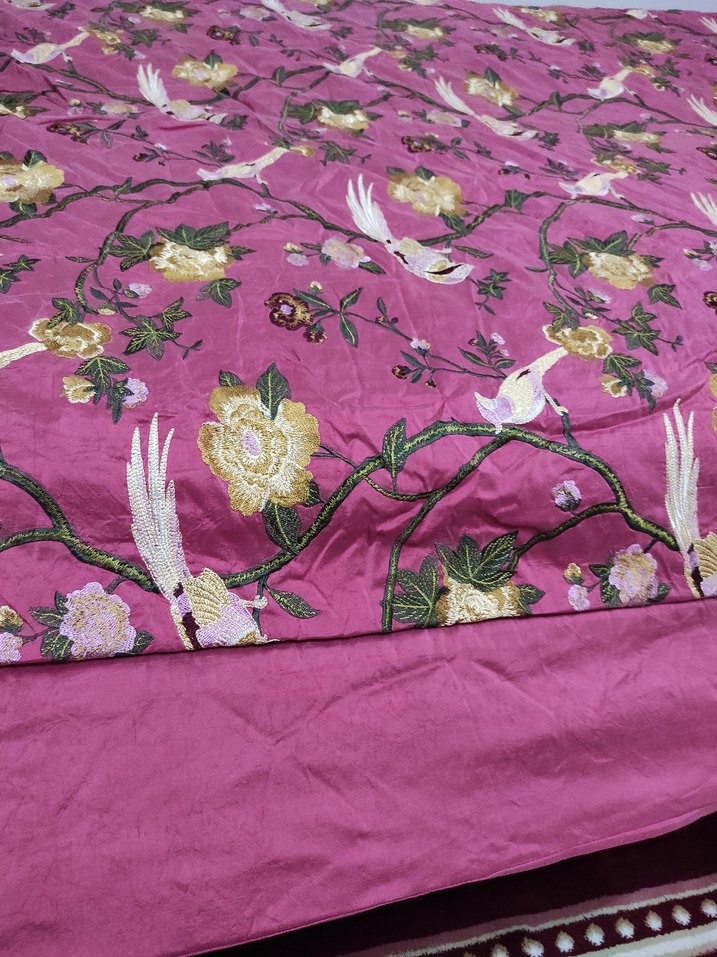 Nakışlı Pembe Yatak Örtüsü - Görsel 3