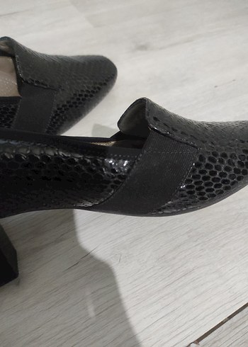 Siyah Yılan Desenli Klasik Topuklu Kadın Ayakkabı - Görsel 5