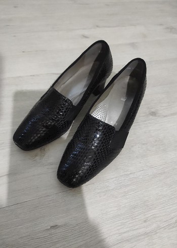 Siyah Yılan Desenli Klasik Topuklu Kadın Ayakkabı - Görsel 2