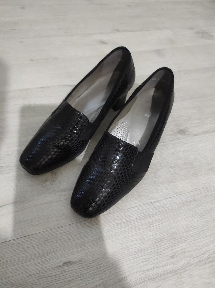 Siyah Yılan Desenli Klasik Topuklu Kadın Ayakkabı - Görsel 2