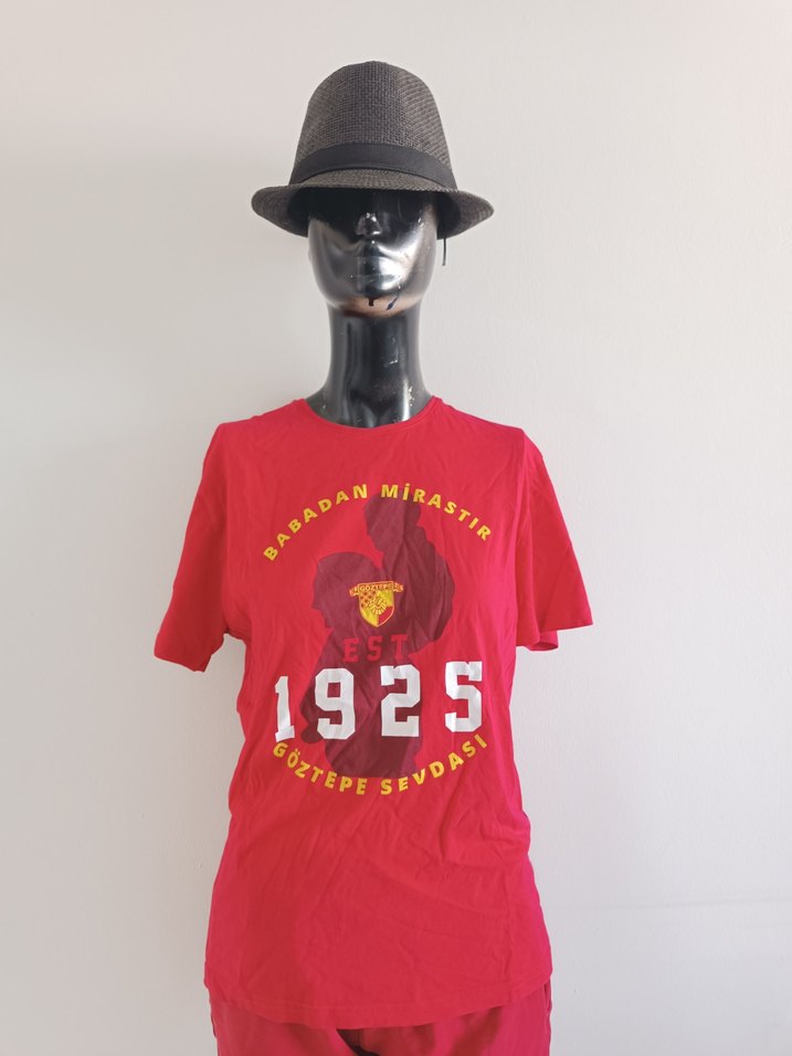 Erkek Kırmızı Renkli Kısa Kollu Şortlu  forma Takım - Görsel 3