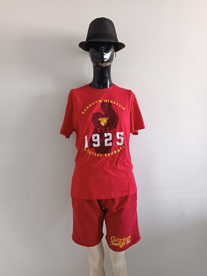 Erkek Kırmızı Renkli Kısa Kollu Şortlu  forma Takım - Görsel 2