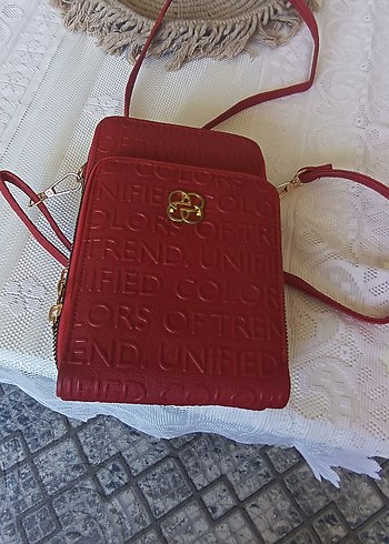 Zara Kırmızı Nakışlı Deri Kadın Çapraz Çanta