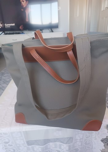  Beden Kahverengi Deri Detaylı Gri Omuz Çantası
