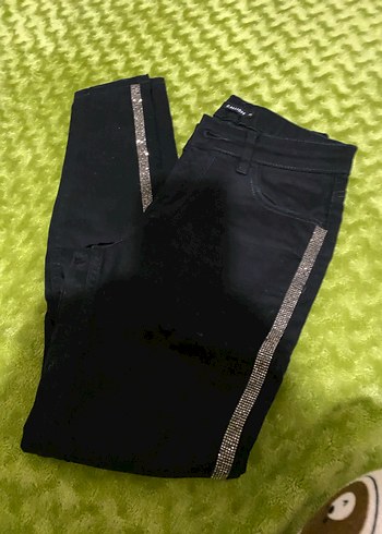 Siyah Taşlı Dar Kesim Kadın Kot Pantolon - Görsel 2